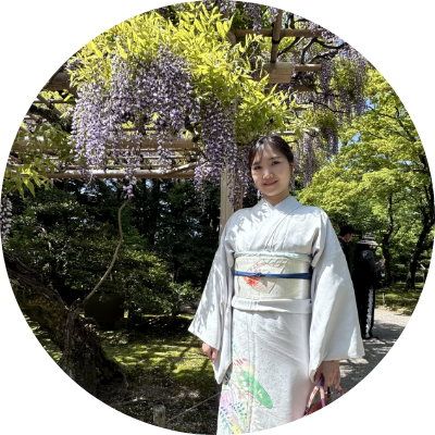 加賀友禅を着た女性